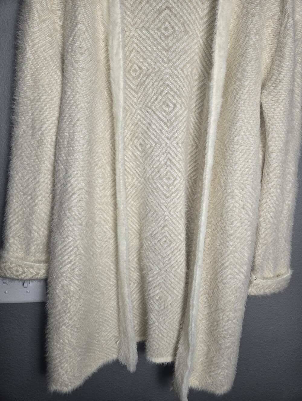 Marled Cream Open Front Fuzzy Soft Long Cardigan Size Medium - Picture 9 of 14